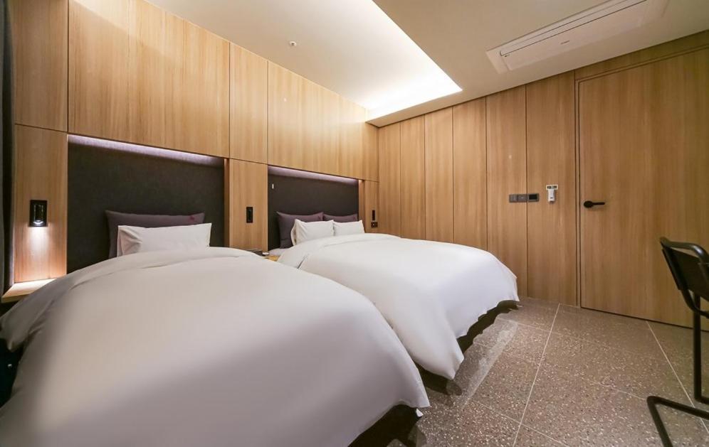 Yeoubi Hotel Changwon Bagian luar foto