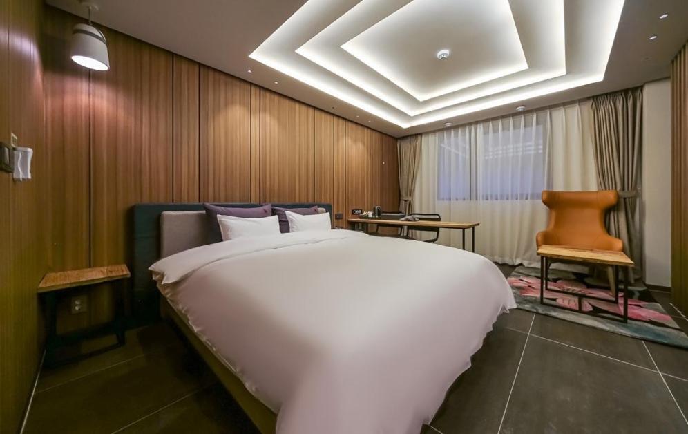 Yeoubi Hotel Changwon Bagian luar foto