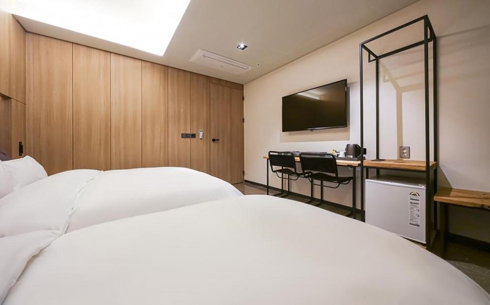 Yeoubi Hotel Changwon Bagian luar foto