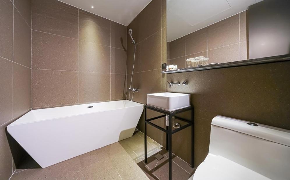 Yeoubi Hotel Changwon Bagian luar foto